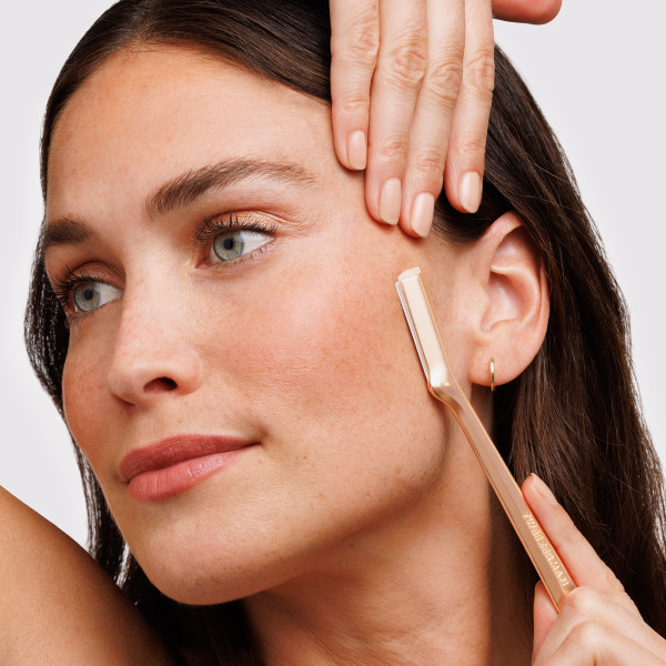 Tweezerman Facial Razor – arcszőrtelenítő borotva, rose gold