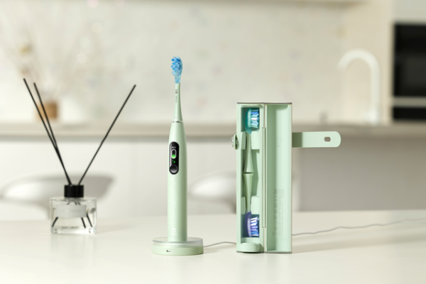Oclean X Ultra Set – szónikus fogkefe és utazótok, zöld