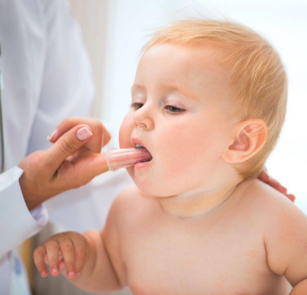 Átlátszó tisztító ujjacska gyermekeknek + ajándék 8 ml-es Buccotherm BIO gyermek masszázs gél