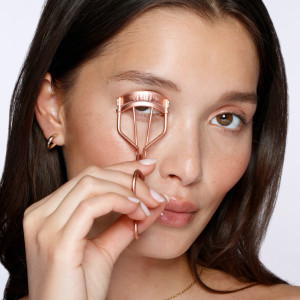 Tweezerman Fém szempilla-göndörítő Rose Gold