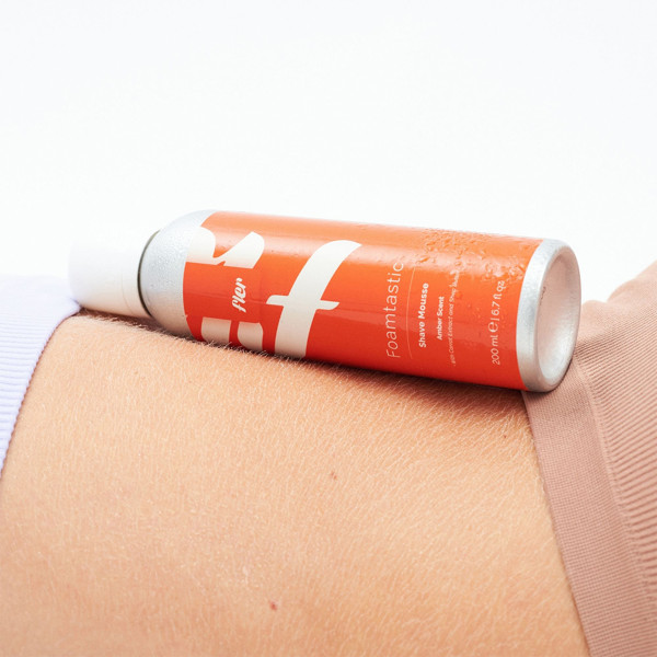 FLER Foamtastic Amber borotvahab sárgarépa kivonattal és shea vajjal, 200 ml