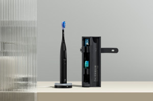Oclean X Ultra Set – szónikus fogkefe és utazótok, fekete