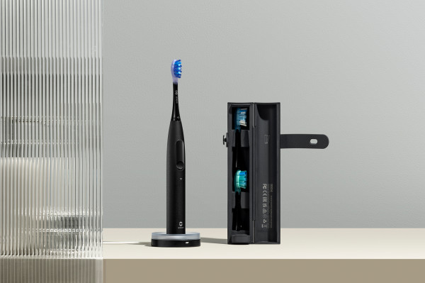 Oclean X Ultra Set – szónikus fogkefe és utazótok, fekete