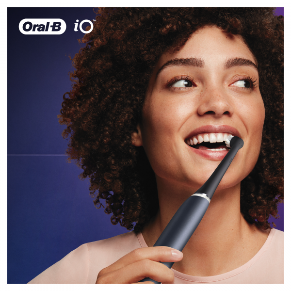 Oral-B iO Ultimate Clean pótfejek, fekete, 4 db